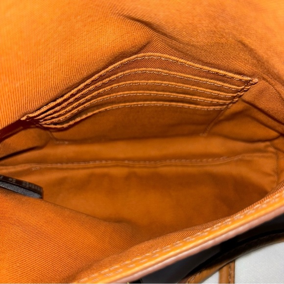 🔥SALE FOSSIL Monica Genuine Leather Turn-lock 
Crossbody - Picture 5 of 10